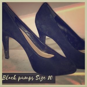 Black Pumps